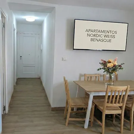 Nordic Weiss - Centro - 5 Pax Apartment